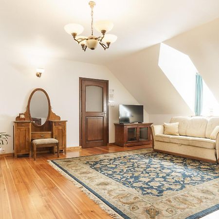 Apartamenty W Dworku Cheval 克拉科夫 外观 照片