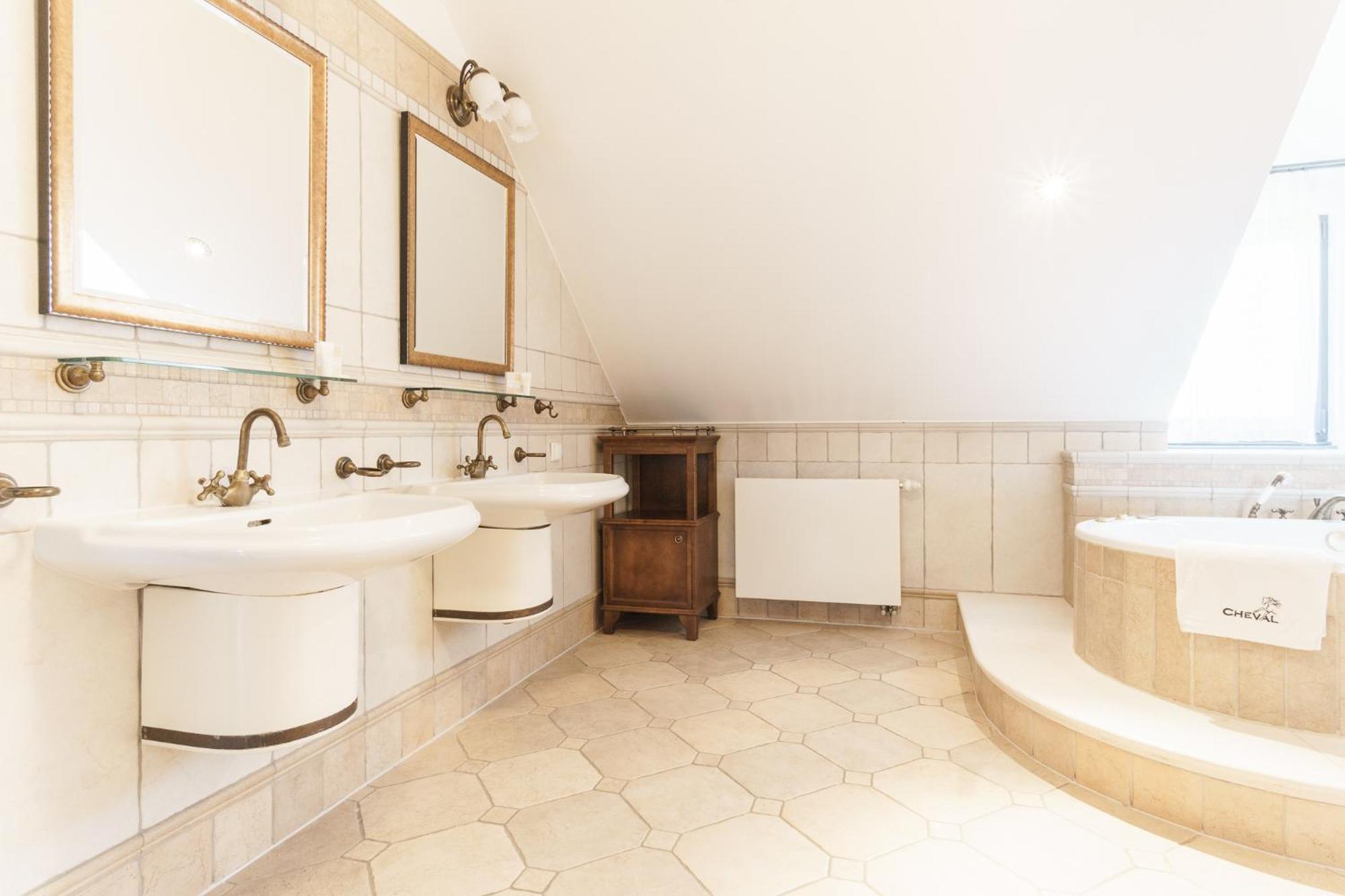 Apartamenty W Dworku Cheval 克拉科夫 外观 照片