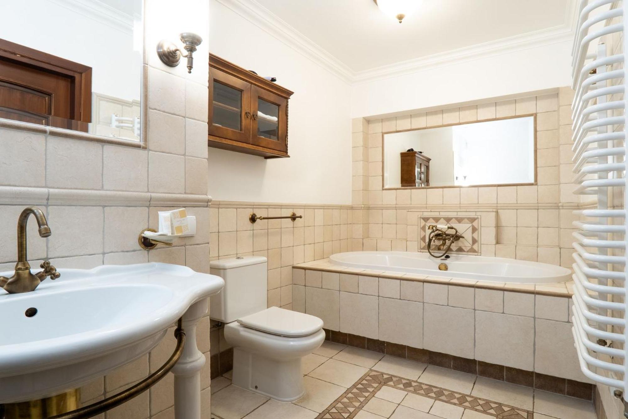 Apartamenty W Dworku Cheval 克拉科夫 外观 照片