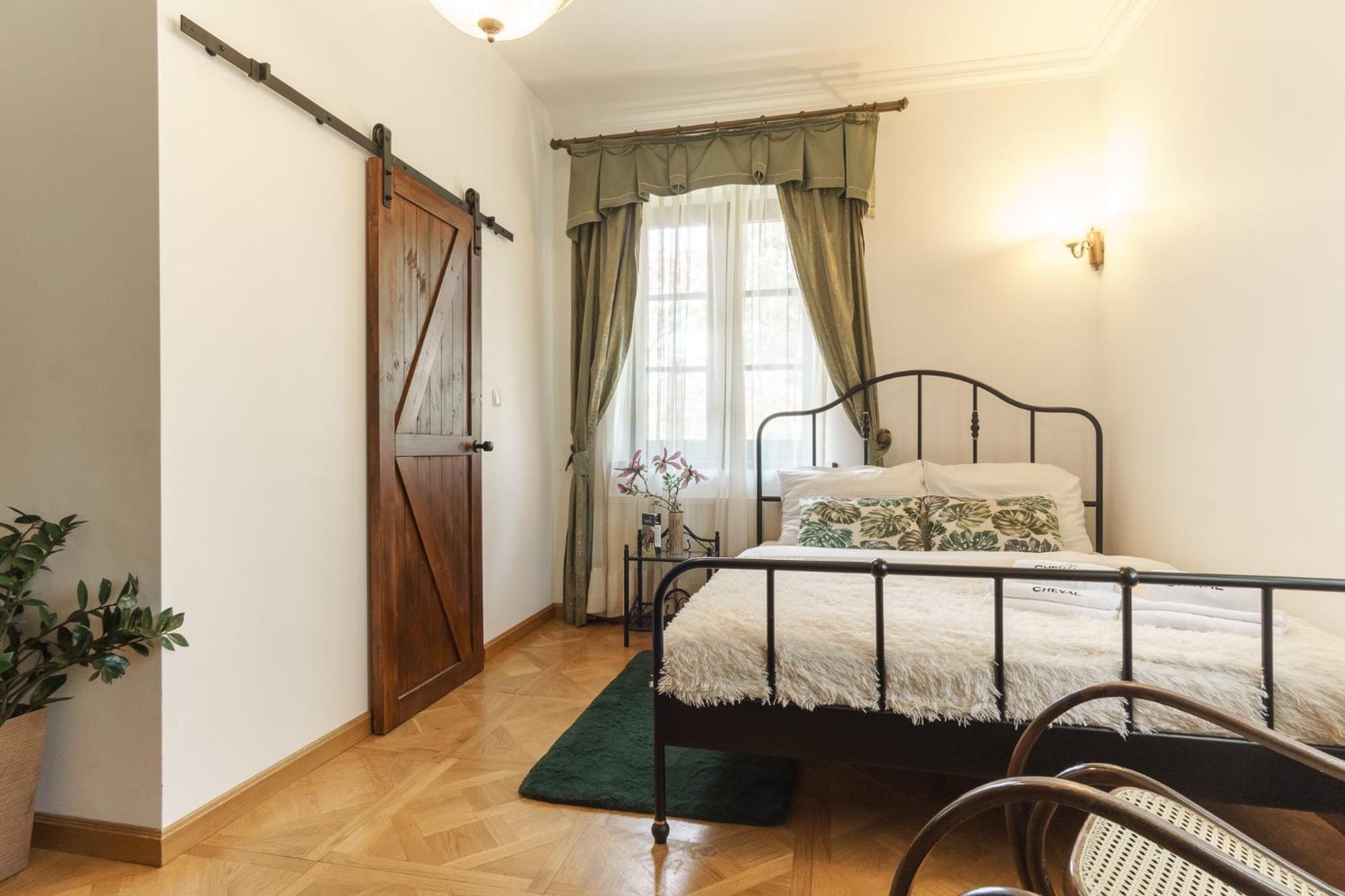 Apartamenty W Dworku Cheval 克拉科夫 外观 照片